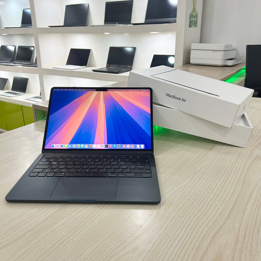 MacBook Air année 2022- Puce M2 - 08Go DDR4- 256Go SSD - 13,6" 2K