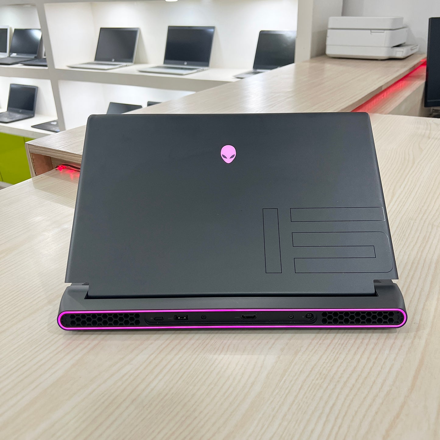 Gamer Alienware M15 R7 - Amd ryzen 7 6800H (Core i7-12ème Génération) - RTX 3060 6Go dédiée - 32Go DDR5 - 2 Téra SSD - 15,6" QHD 240Hz