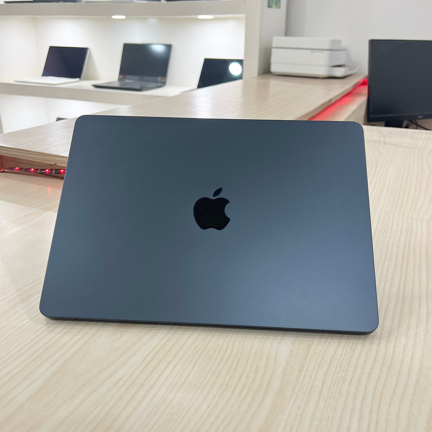 MacBook Air année 2022- Puce M2 - 08Go DDR4- 256Go SSD - 13,6" 2K