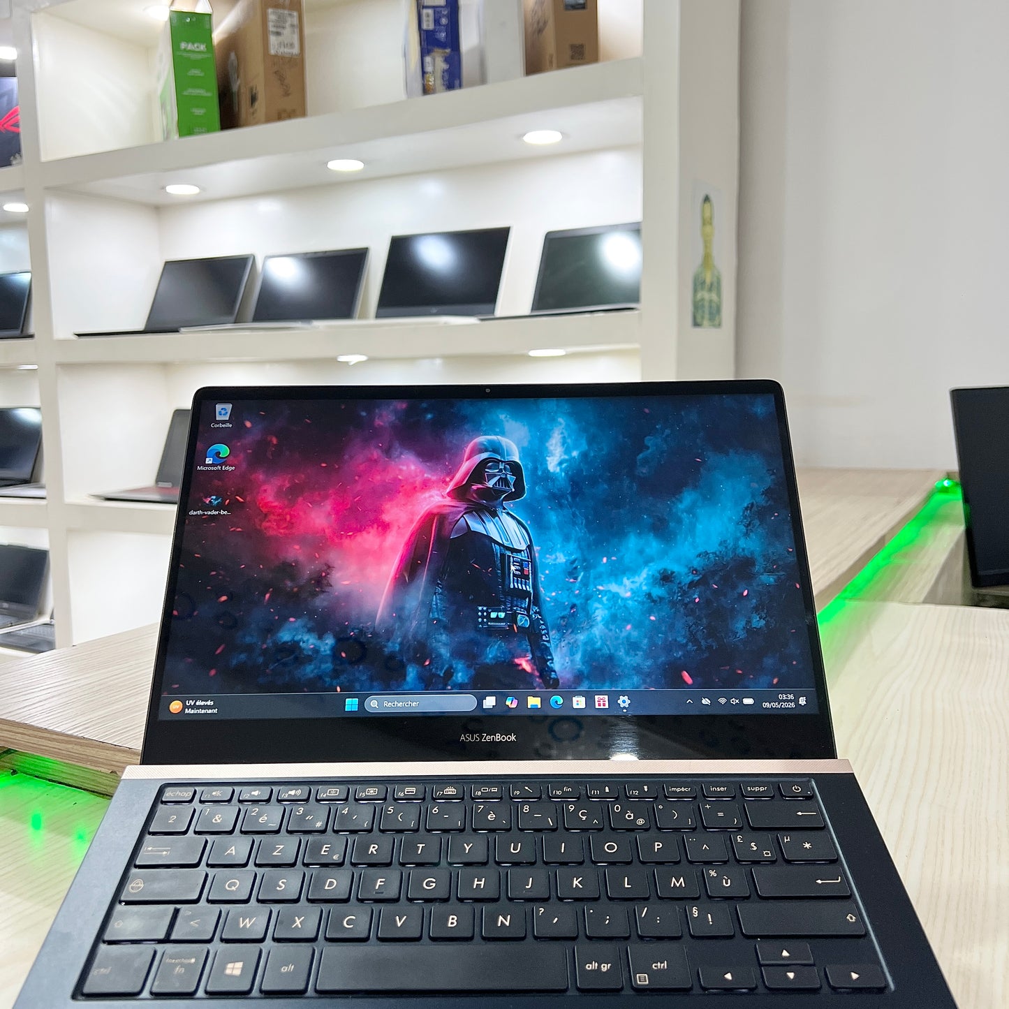 Gamer Asus zenbook UX450FDX Core i7-8ème-  NVIDIA GeForce GTX 1050 4Go - 08Go DDR4 - 255Go SSD - 14" & screenpad 5,65"