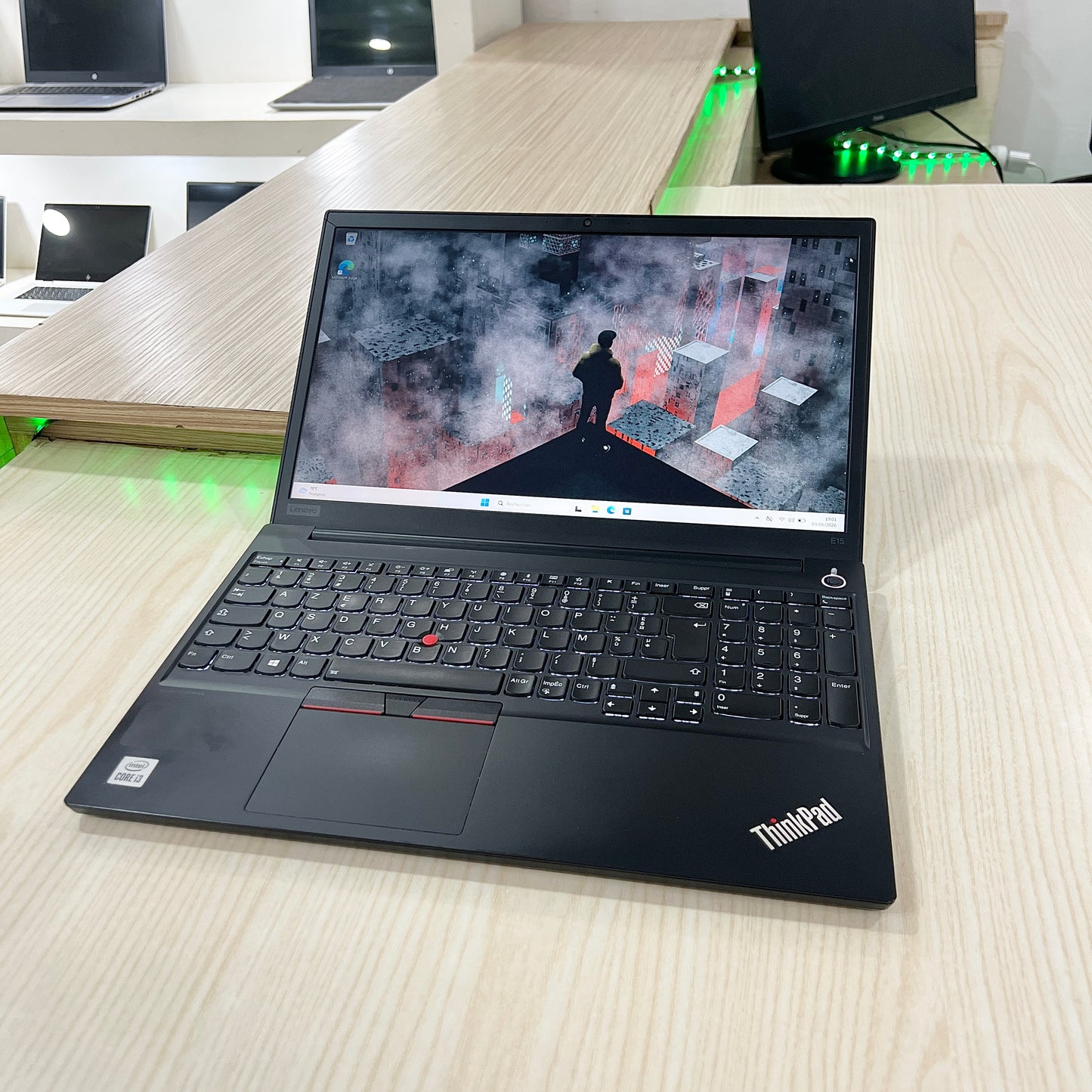 Lenovo ThinkPad E15 - Core i3-10ème génération - 256Go SSD - 08Go DDR4 - 15,6" FHD