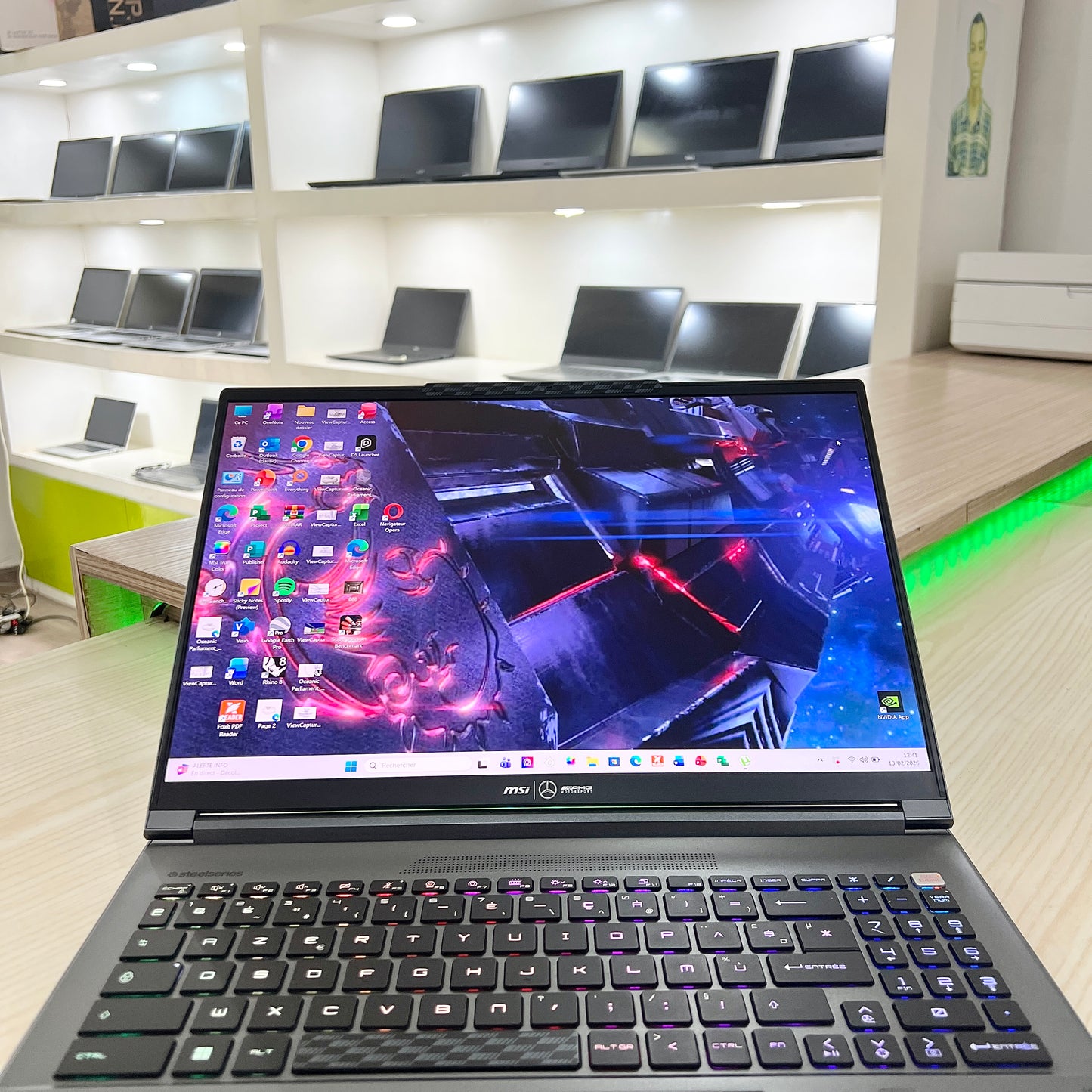 Gamer MSI Stealth 16 MercedesAMG A13VF -  Core i9-13ème Génération - RTX 4060 8Go dédiée - 32Go DDR5 - 2 Téra SSD - 16" OLED 4K