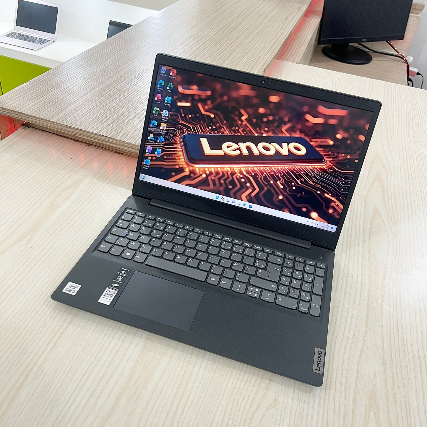 Lenovo 81WB  - core i3-10ème génération- 256Go SSD - 08Go DDR4 - 15,6" FHD
