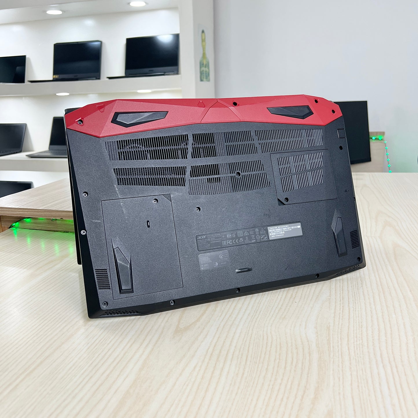 Gamer Acer Predator G3-572
 -  Core i7-7ème Génération - GTX 1060 6Go dédiée - 16Go DDR4 - 256Go SSD & 1 Téra HDD - 15,6" 144Hz