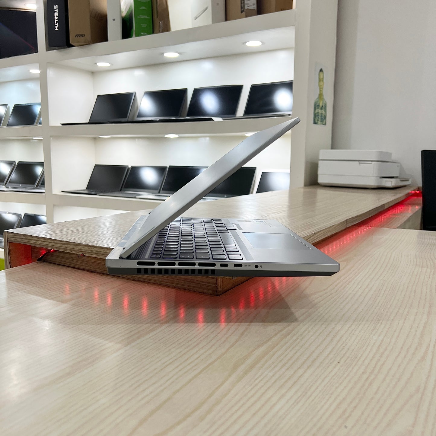 Gamer Lenovo légion 5 82YA
-  Core i7-13ème Génération - RTX 4060 8Go dédiée - 32Go DDR5 - 2 Téra SSD - 16" WQA 240Hz