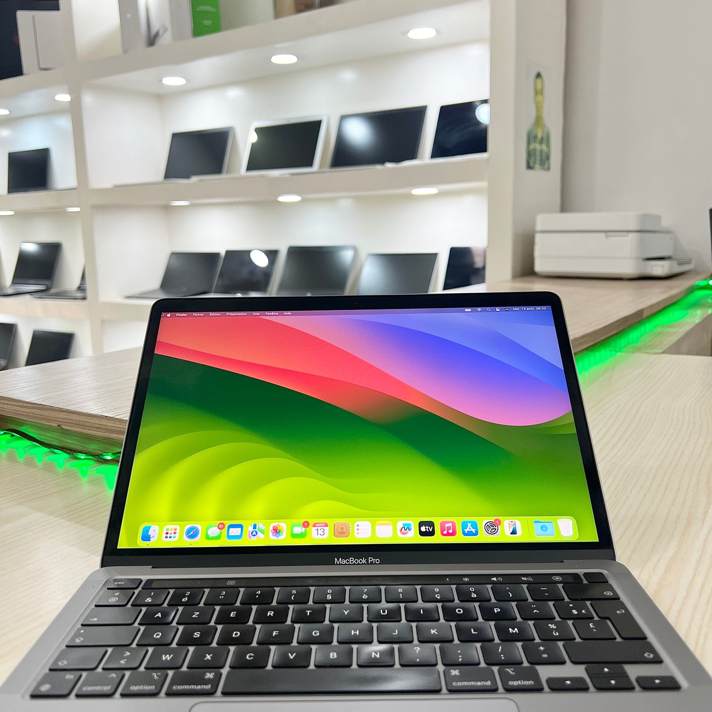 MacBook Pro année 2022 touchBar- Puce M2 - 08Go unifiée - 256Go SSD - 13,3" 2K