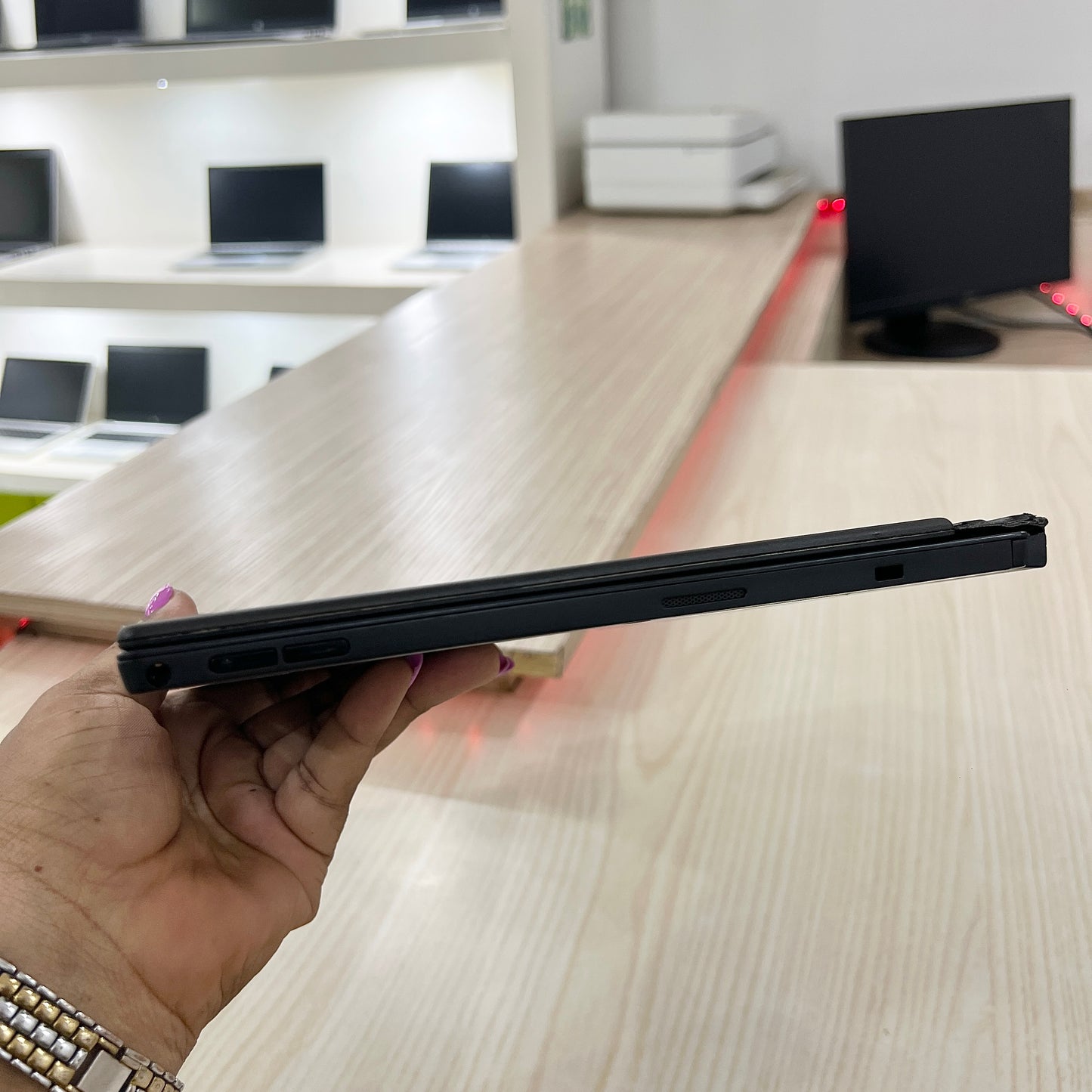 Lenovo Thinkpad 20JCS0H300- Intel core i5-7Y57 - 08Go DDR4 - 256Go SSD - 13,3" 2k tactile & détachable