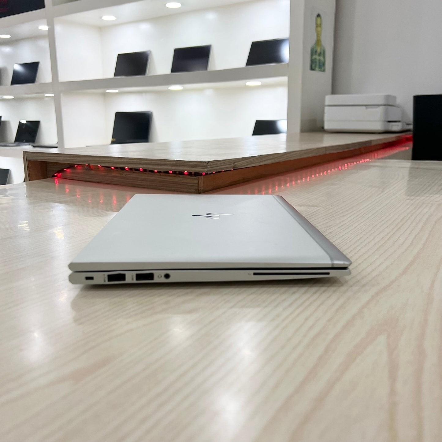 Hp elitebook 830 G7 - core i5-10ème génération- 256Go SSD - 16Go DDR4 - 13,3" FHD Tactile