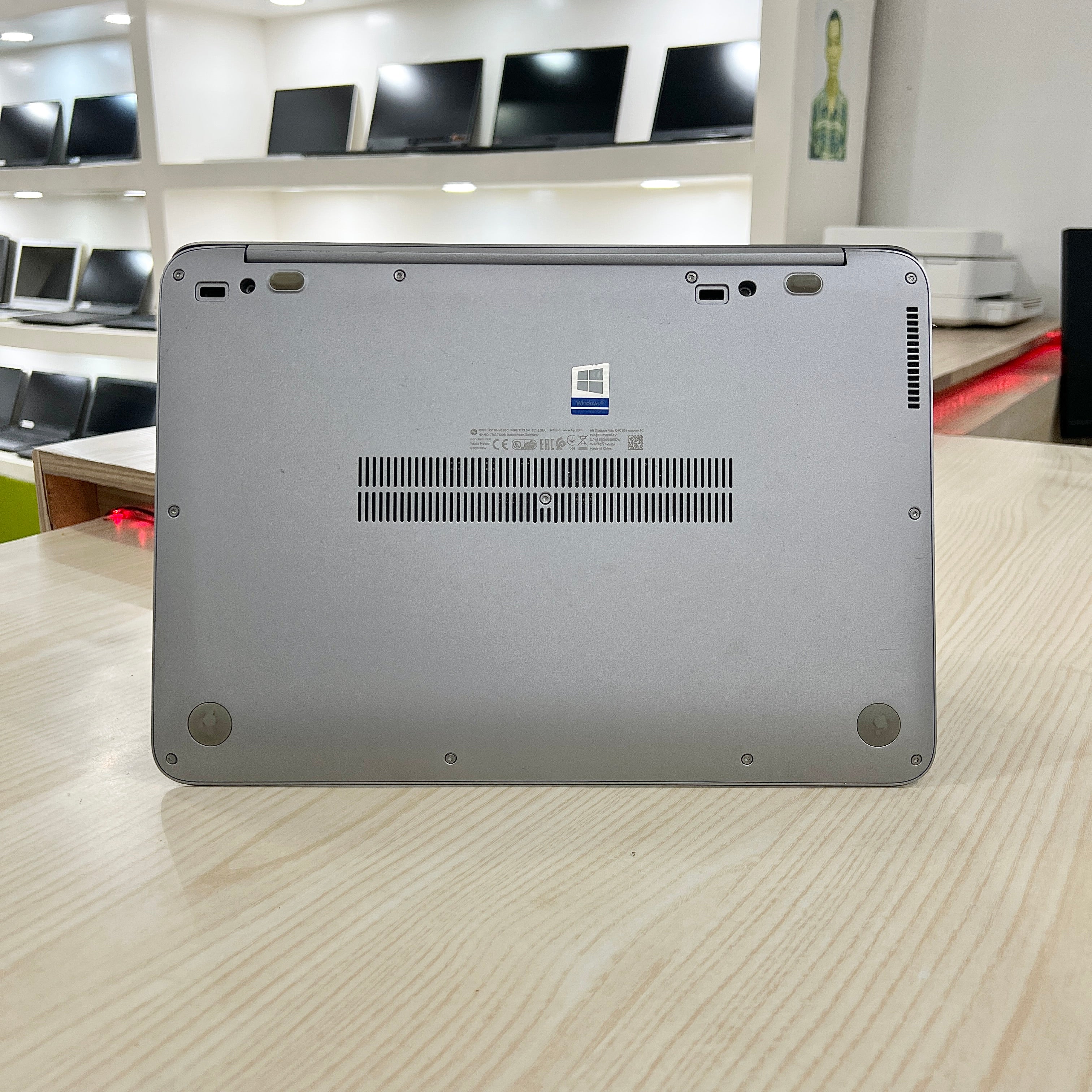 HP EliteBook Folio 1040 - Core i5-6ème - 8Go DDR4 - 256Go SSD - 14