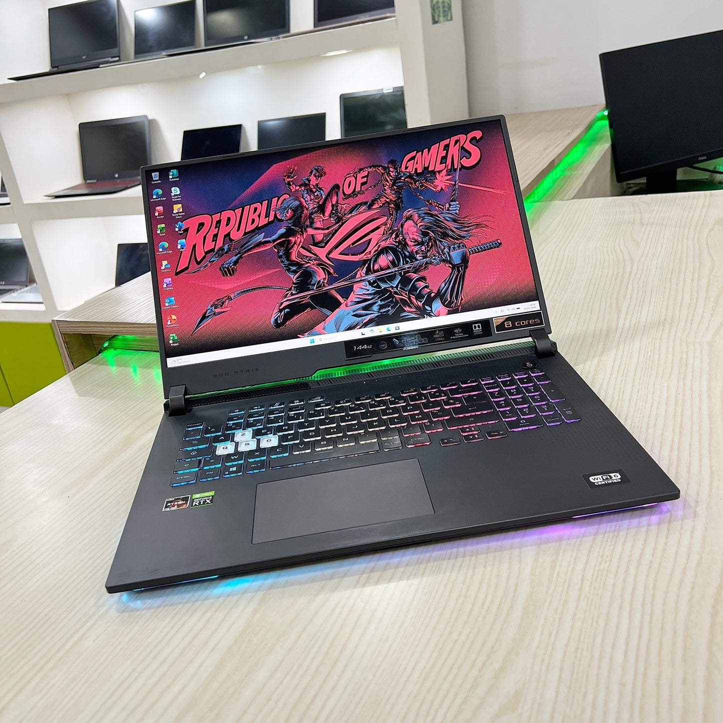 Gamer Asus Rog Strix G713IE-  Amd Ryzen 7 4800H (core i7-10ème génération) - RTX 3050 Ti 4Go dédiée - 16Go DDR4 - 512 SSD - 17,3"FHD 144Hz