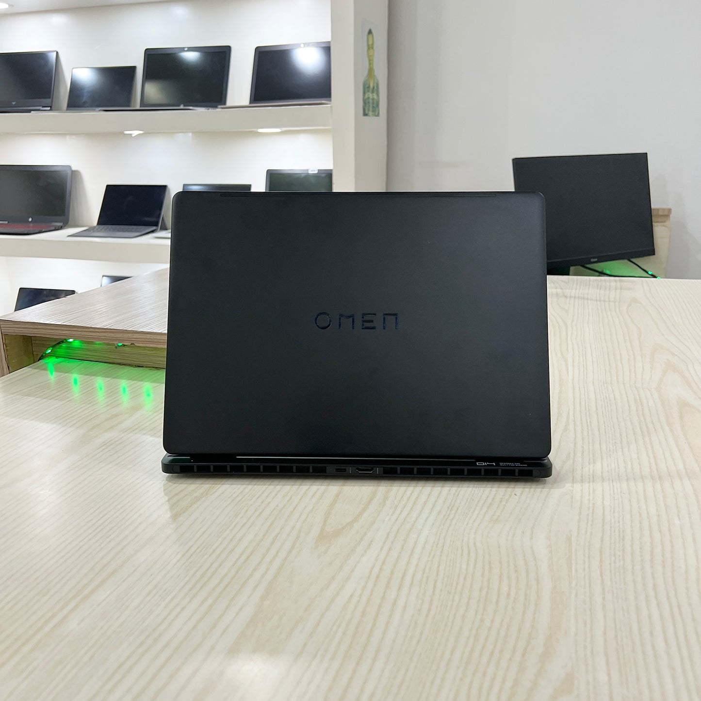 Gamer Hp Omen Transcend 14-fb0xxx -  Intel Core Ultra 9 185H RTX 4060 8Go dédiée , 32Go DDR5, 1 Téra SSD, 14" 3k Oled 120Hz