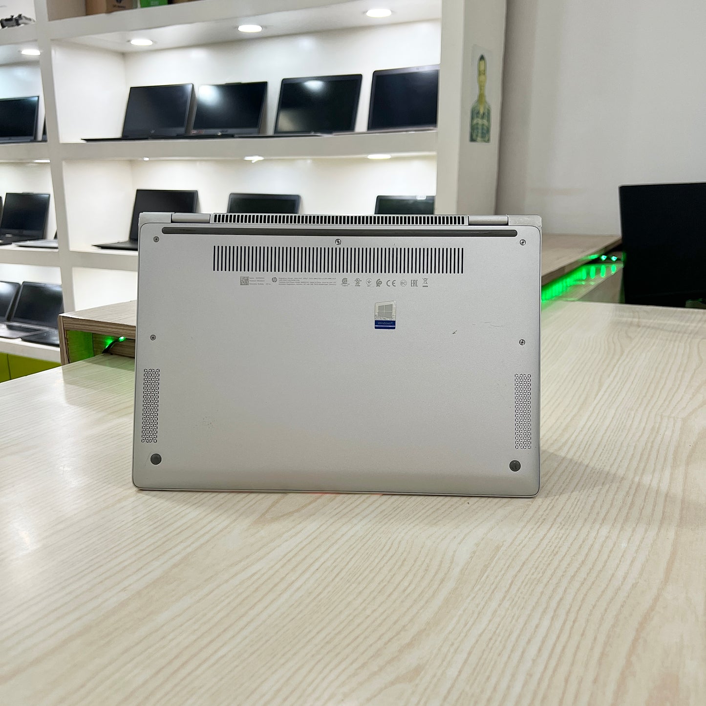 HP EliteBook x360 1030 G2 - Core i5-7ème - 08Go DDR4 - 512Go SSD - 13,3" FHD Tactile & pliable à 360°