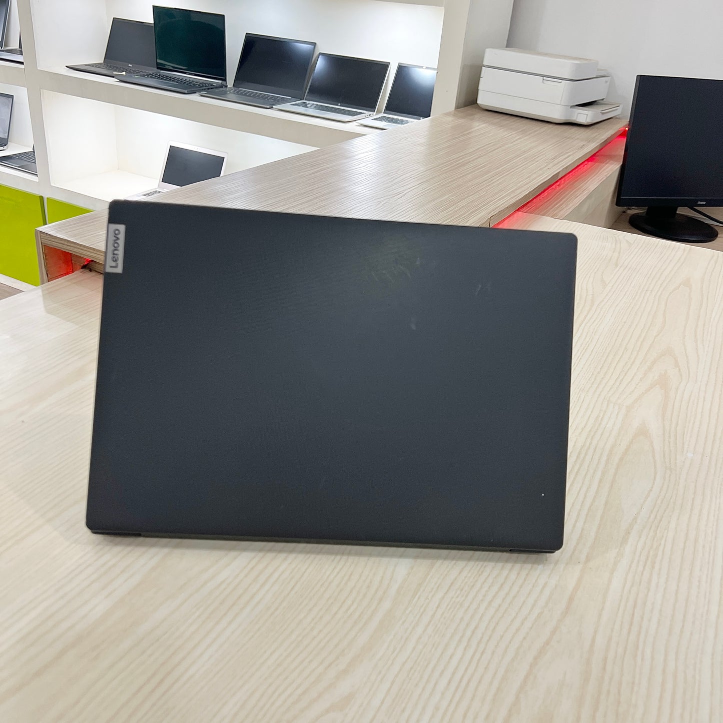 Lenovo 81WB  - core i3-10ème génération- 256Go SSD - 08Go DDR4 - 15,6" FHD