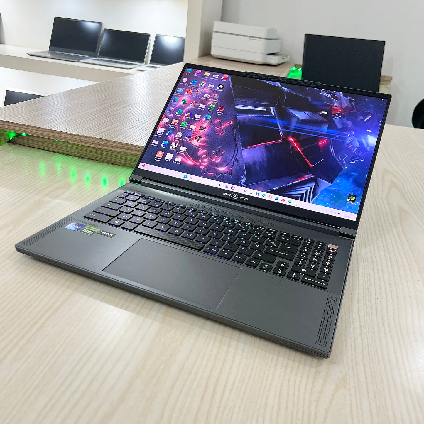 Gamer MSI Stealth 16 MercedesAMG A13VF -  Core i9-13ème Génération - RTX 4060 8Go dédiée - 32Go DDR5 - 2 Téra SSD - 16" OLED 4K