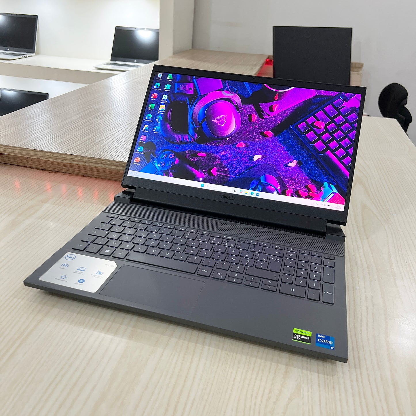 Gamer Dell G15 5530 - Core i7-13ème Génération - RTX 4060 8Go dédiée - 16Go DDR4 - 1 Téra SSD - 15,6" 240Hz