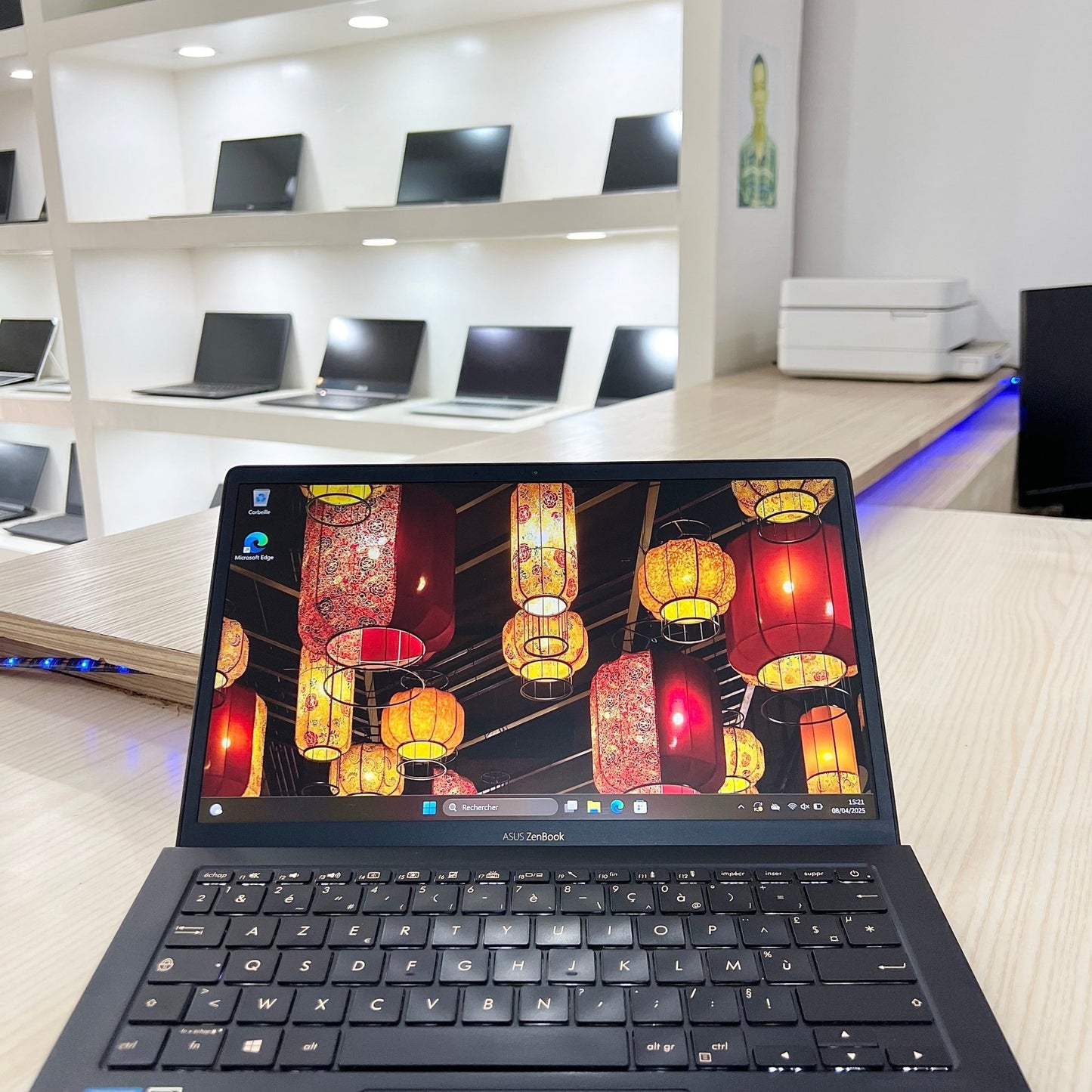 Asus Zenbook S UX391UA
 - Core i7-8ème - 256Go SSD - 16Go DDR4 - 13,3" FHD