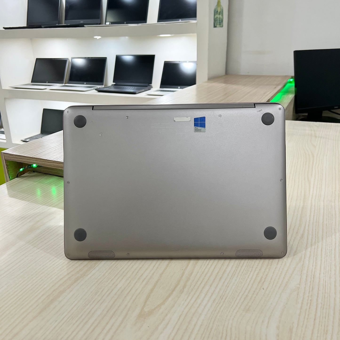 Asus UX310UAK-  Core i7-7ème Génération - 08Go DDR4 - 256Go SSD - 13,3" FHD