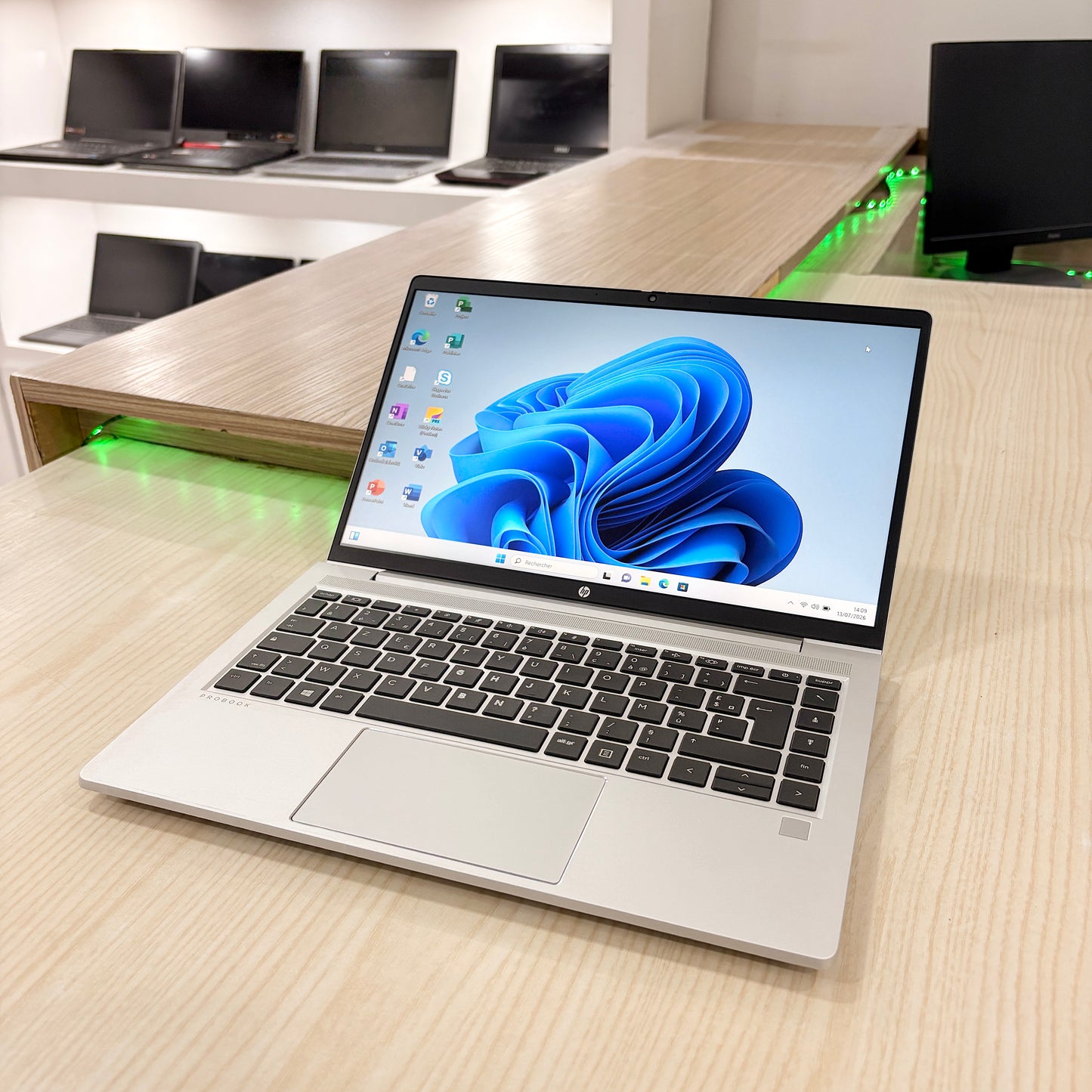 Hp Probook 445 G8 - AMd ryzen 3 5400U (core i5-11ème génération) génération)- 256Go SSD - 08Go DDR4 - 14" FHD