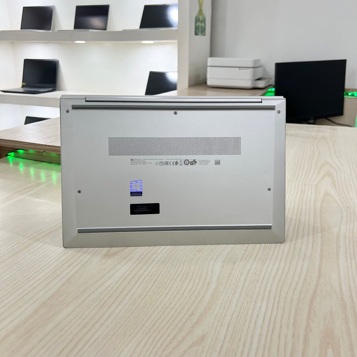 Hp elitebook 830 G7 - core i5-10ème génération- 256Go SSD - 16Go DDR4 - 13,3" FHD Tactile