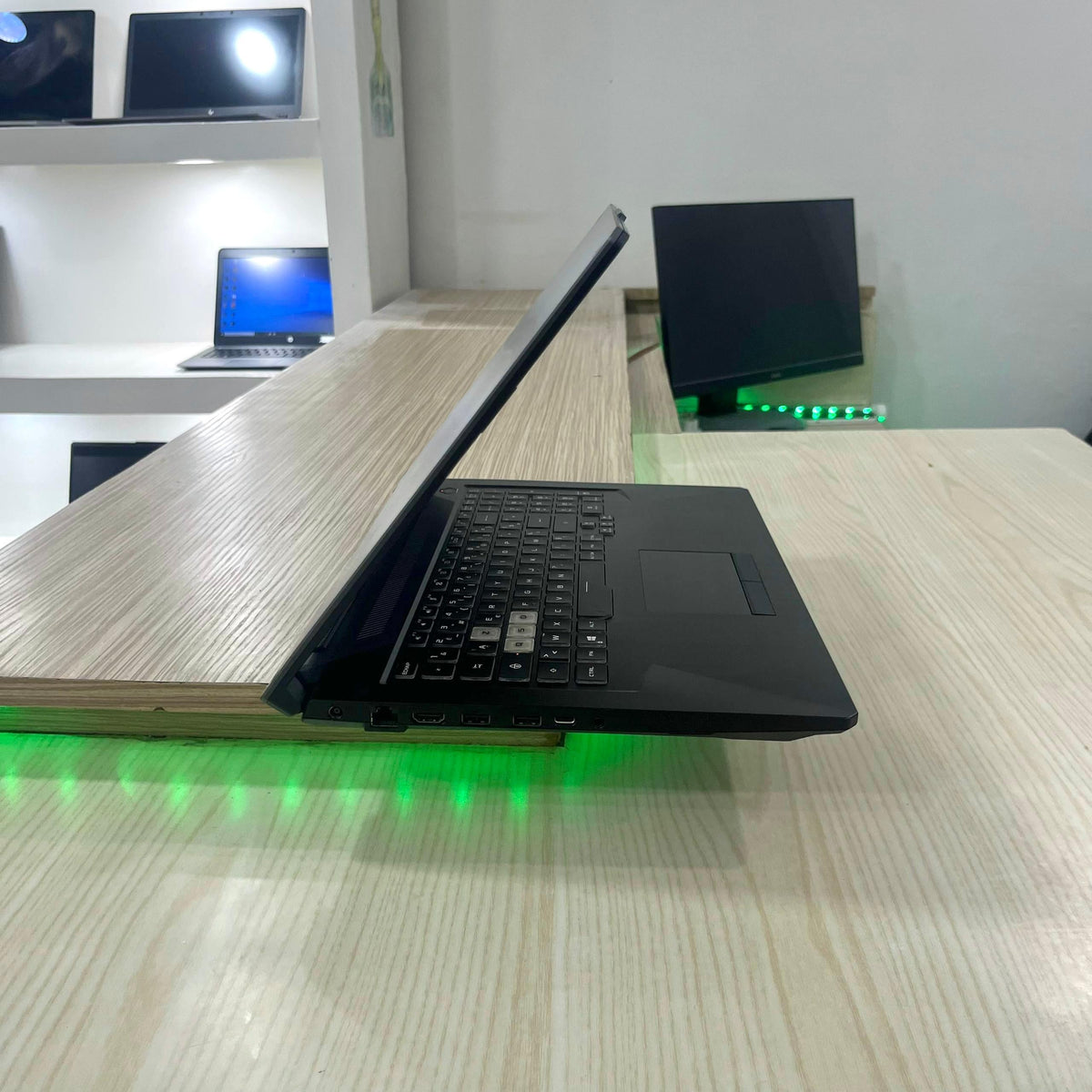 Asus TUF F17 FX706HC – i5 11ème génération / Nvidia GeForce RTX 3050 4Go dédiée/ 16Go RAM / 512Go SSD / ecran 17" FHD 144Hz