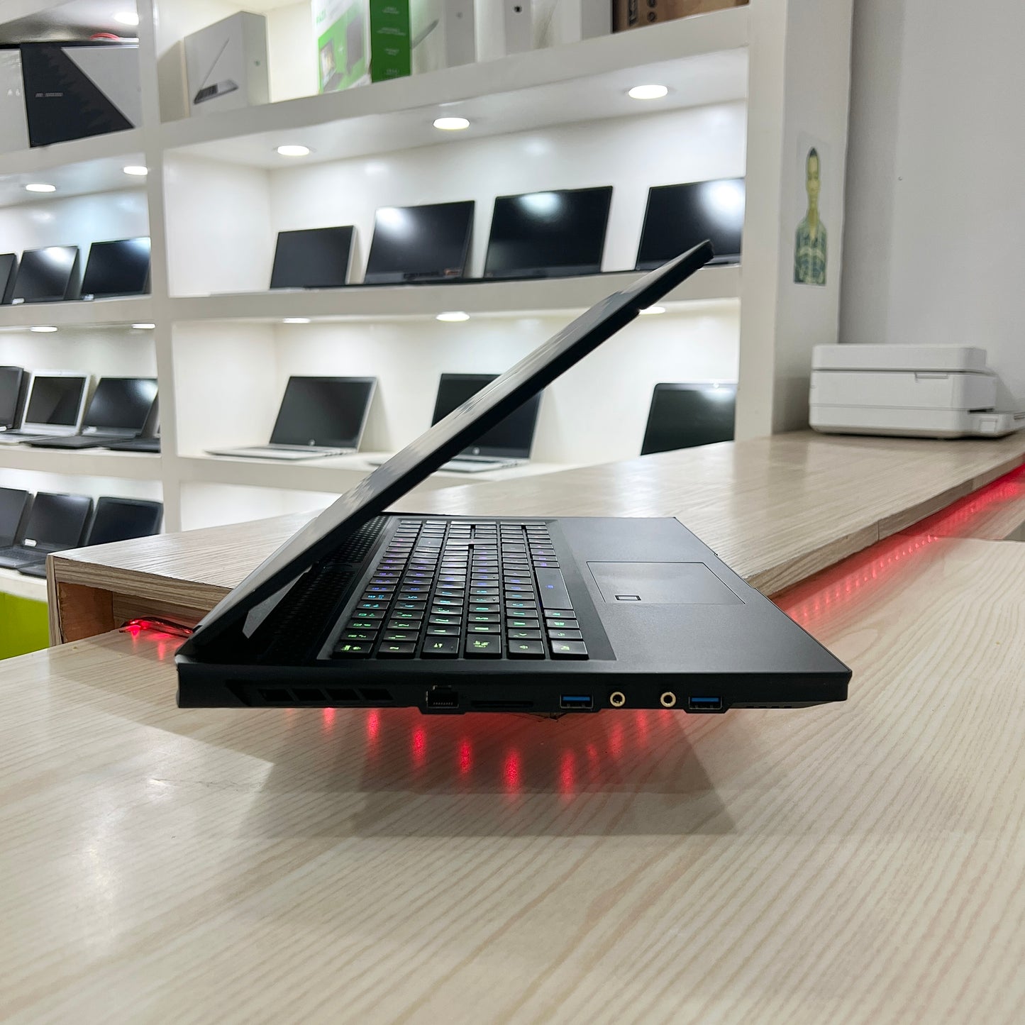 Gamer AORUS 17G XD Core i7-11ème Génération - RTX 3070 8Go dédiée - 32Go DDR4 - 512Go SSD - 17,3" 300Hz