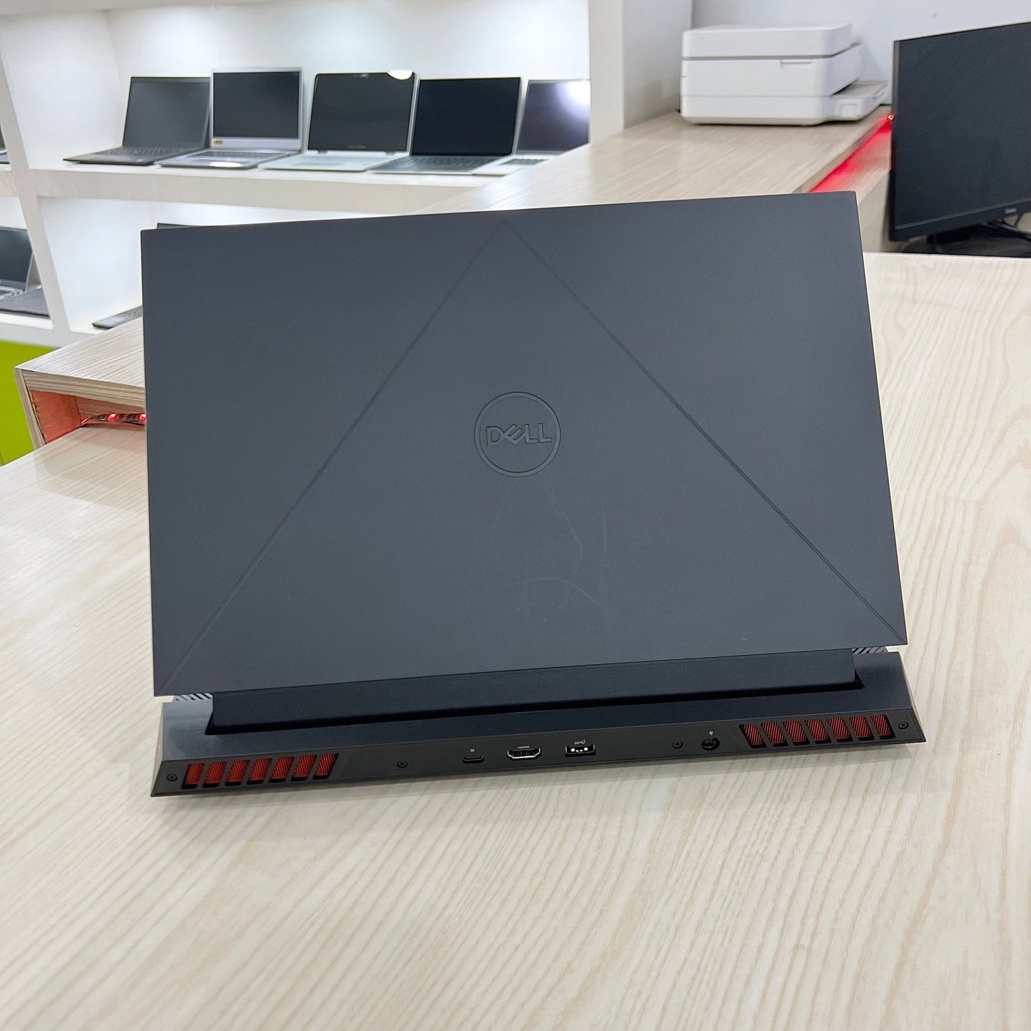Gamer Dell G15 5530 Core i7 13ᵉ Génération, RTX 4060 8Go dédiée, 16Go DDR4, 2 Téra SSD, 15,6" FHD