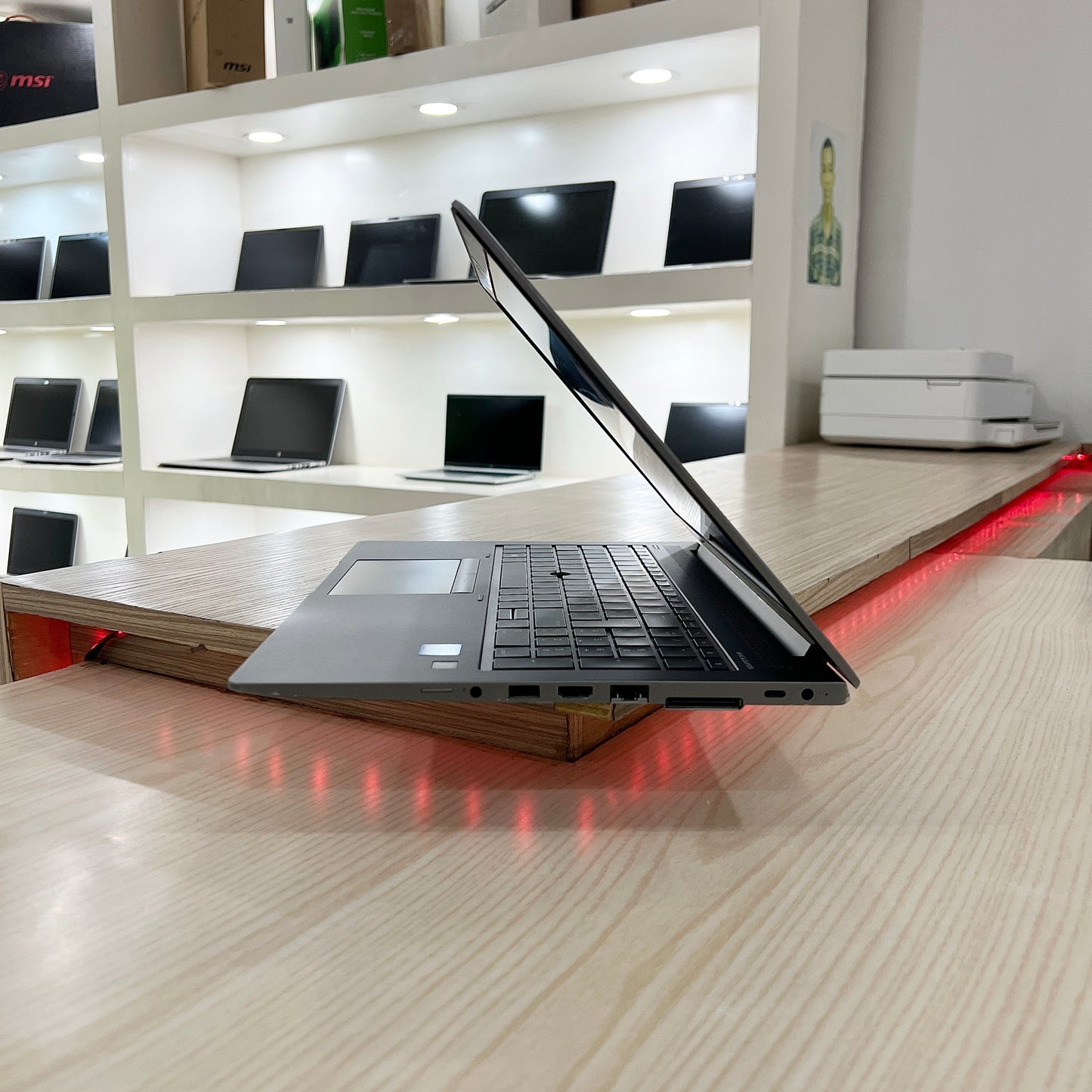 HP ZBook 15u G6  - Core i5-8ème génération, Amd Radeon WX3200, 08Go DDR4, 256Go SSD, 15,6" FHD