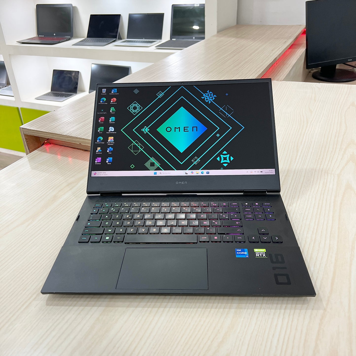 Gamer HP Omen laptop 16-b0xxx Core i7-11ème Génération - RTX 3070 8Go dédiée - 20Go DDR4 - 1 Téra SSD - 16" 144Hz