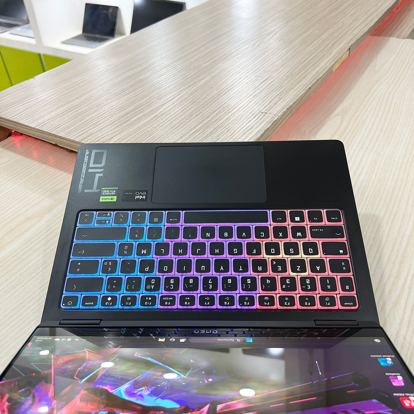 Gamer Hp Omen Transcend 14-fb0xxx -  Intel Core Ultra 9 185H RTX 4060 8Go dédiée , 32Go DDR5, 1 Téra SSD, 14" 3k Oled 120Hz