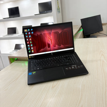 Gamer Acer Nitro V 15 - Core i5-13ème Génération - RTX 4050 6Go dédiée - 16Go DDR5 - 512Go SSD - 15,6" 144Hz