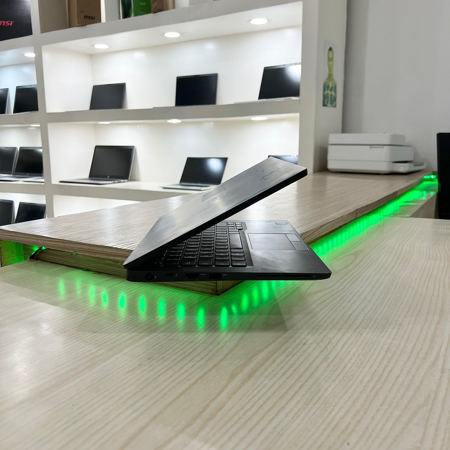 Dell latitude 7300 - Core i5-8ème génération - 256Go SSD - 08Go DDR4 - 13,3" FHD