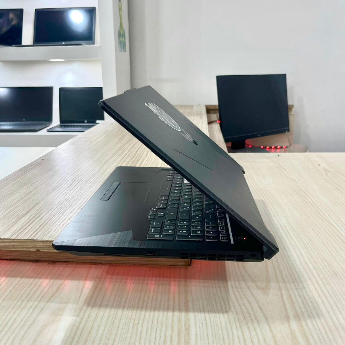 Asus TUF A17 FA706ICB – AMD Ryzen 5-4600H (i5 10ème gén) / Nvidia GeForce RTX 3050 4Go dédiée/ 16Go RAM / 512Go SSD / ecran 17" FHD 144Hz