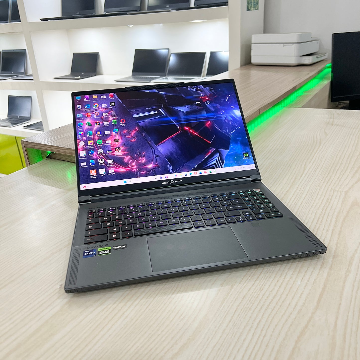 Gamer MSI Stealth 16 MercedesAMG A13VF -  Core i9-13ème Génération - RTX 4060 8Go dédiée - 32Go DDR5 - 2 Téra SSD - 16" OLED 4K