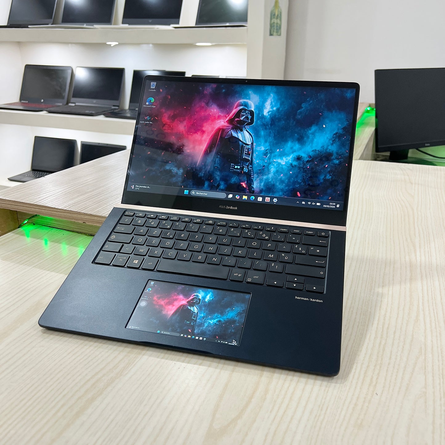 Gamer Asus zenbook UX450FDX Core i7-8ème-  NVIDIA GeForce GTX 1050 4Go - 08Go DDR4 - 255Go SSD - 14" & screenpad 5,65"