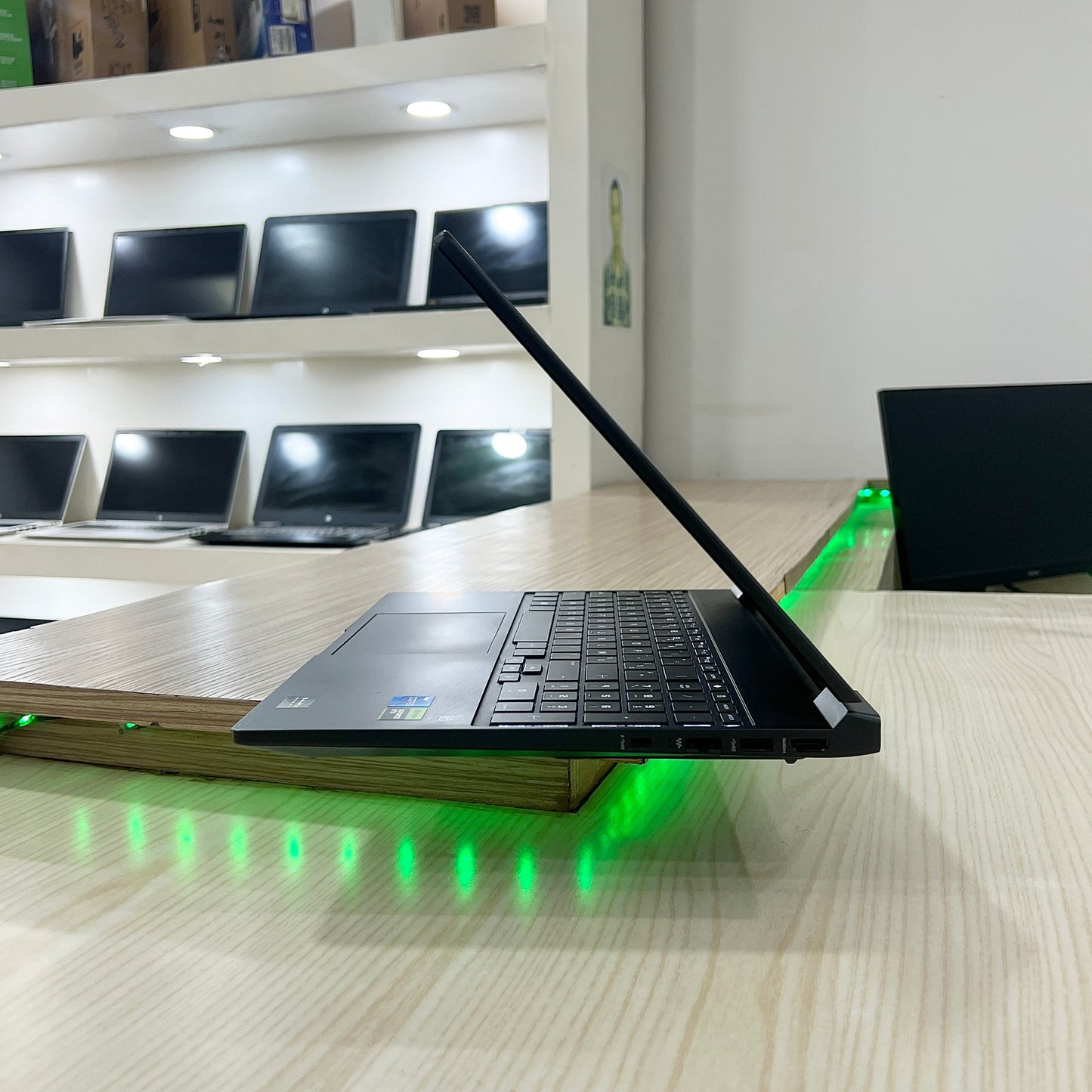 Gamer HP victus laptop 16-fa1xxx Core i5-12ème Génération RTX 4050 6Go, 16Go DDR4, 512GB SSD, 15,6" 144Hz