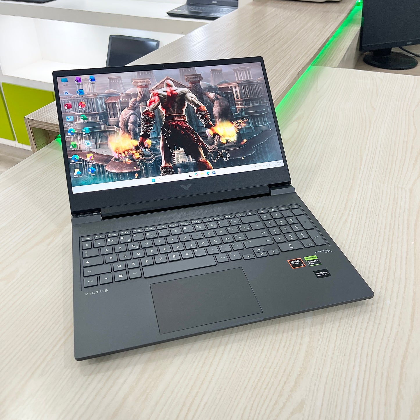 Gamer HP victus laptop 16-s1xxx 
AMD Ryzen 5 8645HS (Core i5-14ème Génération) RTX 4060 8Go, 16Go DDR5, 512GB SSD, 16" 165Hz