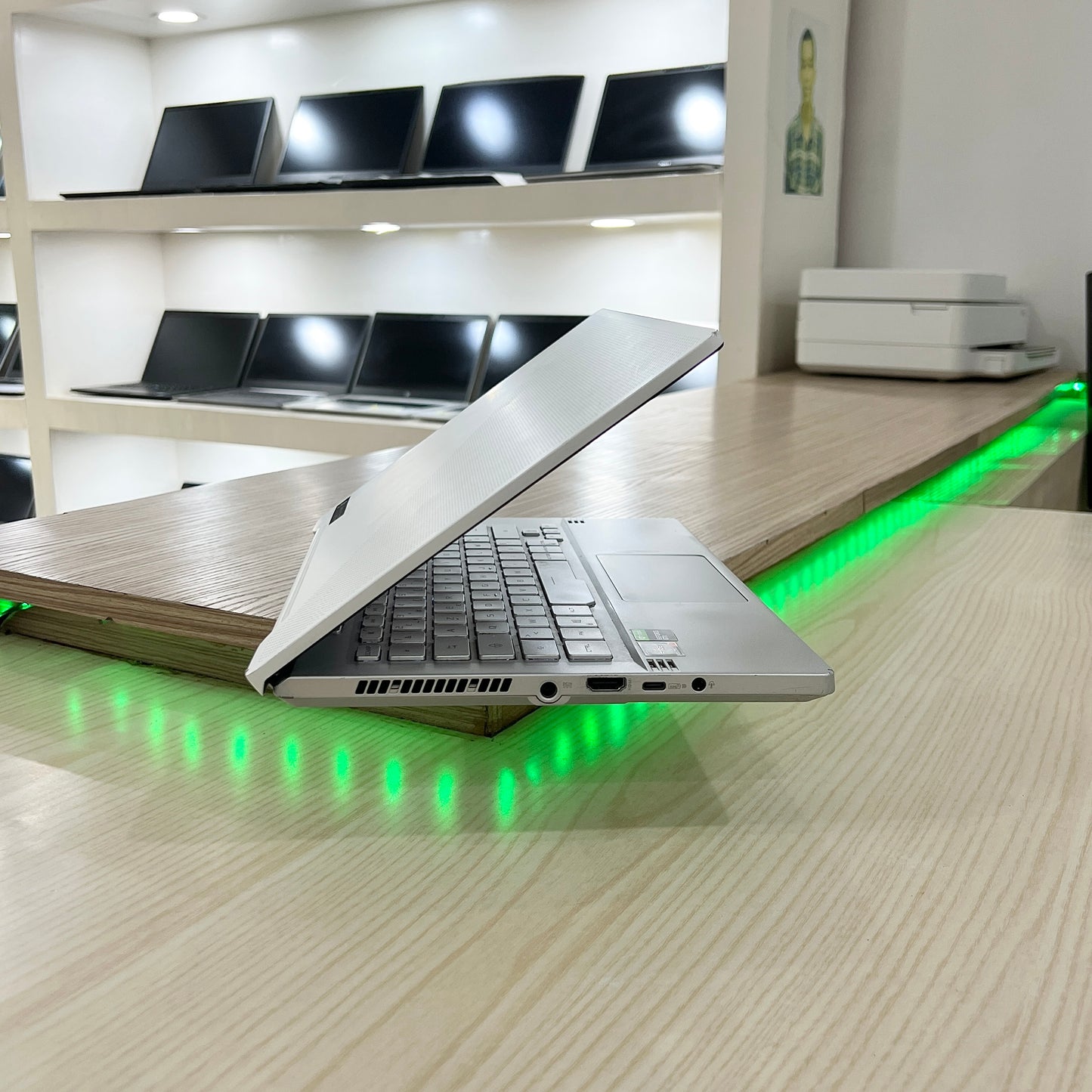 Gamer Asus Rog Zephyrus G14 GA401IU Amd Ryzen 7 4800HS (Core i7 10ème) Gén, GTX 1660 Ti 6Go dédiée, 16Go DDR4, 512Go SSD, 14" FHD