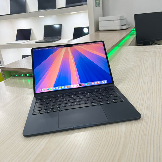 MacBook Air année 2022- Puce M2 - 08Go DDR4- 256Go SSD - 13,6" 2K