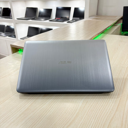 Asus X540UP- Core i7-7ème - NVIDIA- Amd Radeon HD 8500M 2Go dédiée - 08Go DDR4 - 256Go SSD- 15,6" FHD