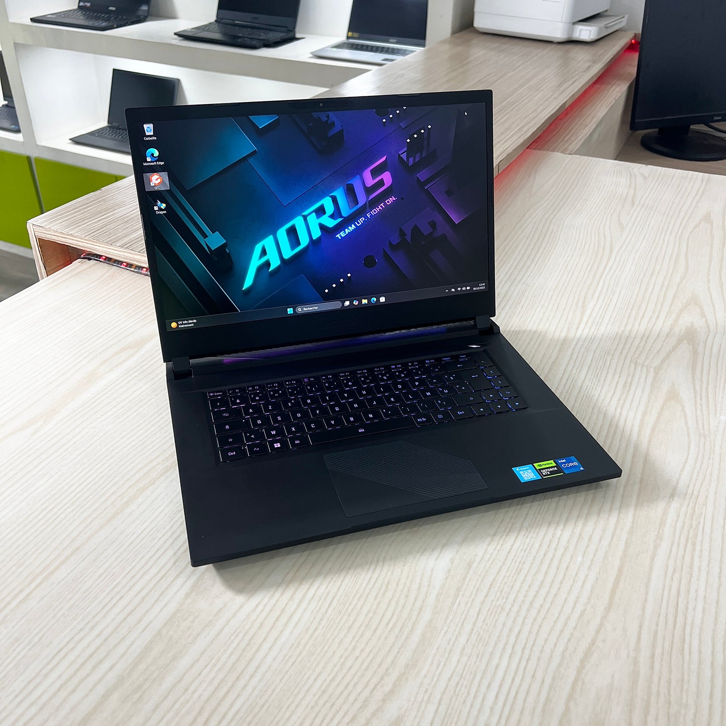 Gamer AORUS 15 9KF -  Core i5-12ème génération - NVIDIA GeForce RTX 4060 8Go dédiée - 08Go DDR5 - 512Go SSD - 15,6"FHD 240Hz