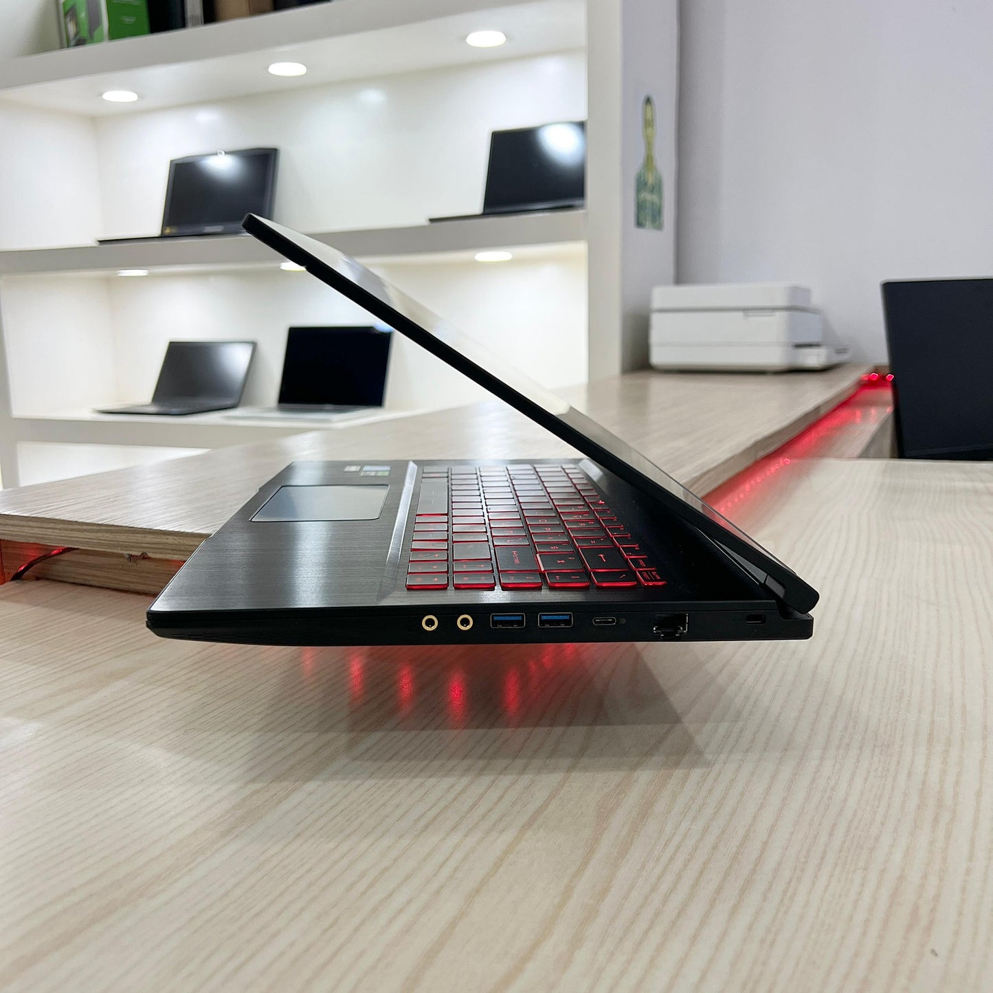Gamer MSI GF63 12VE - Core i5-12ème Génération - RTX 4050 6Go dédiée - 16Go DDR4 - 512Go SSD - 15,6"FHD