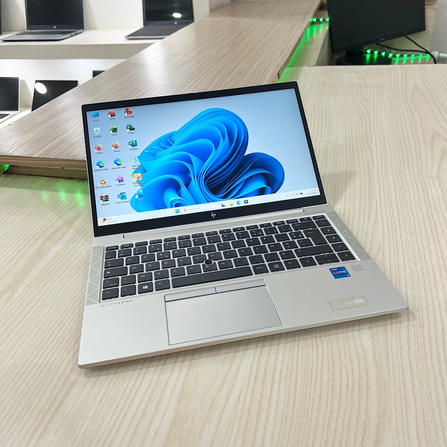 HP EliteBook 840 G8 - core i5-11ème génération- 256Go SSD - 16Go DDR4 - 14" FHD tactile