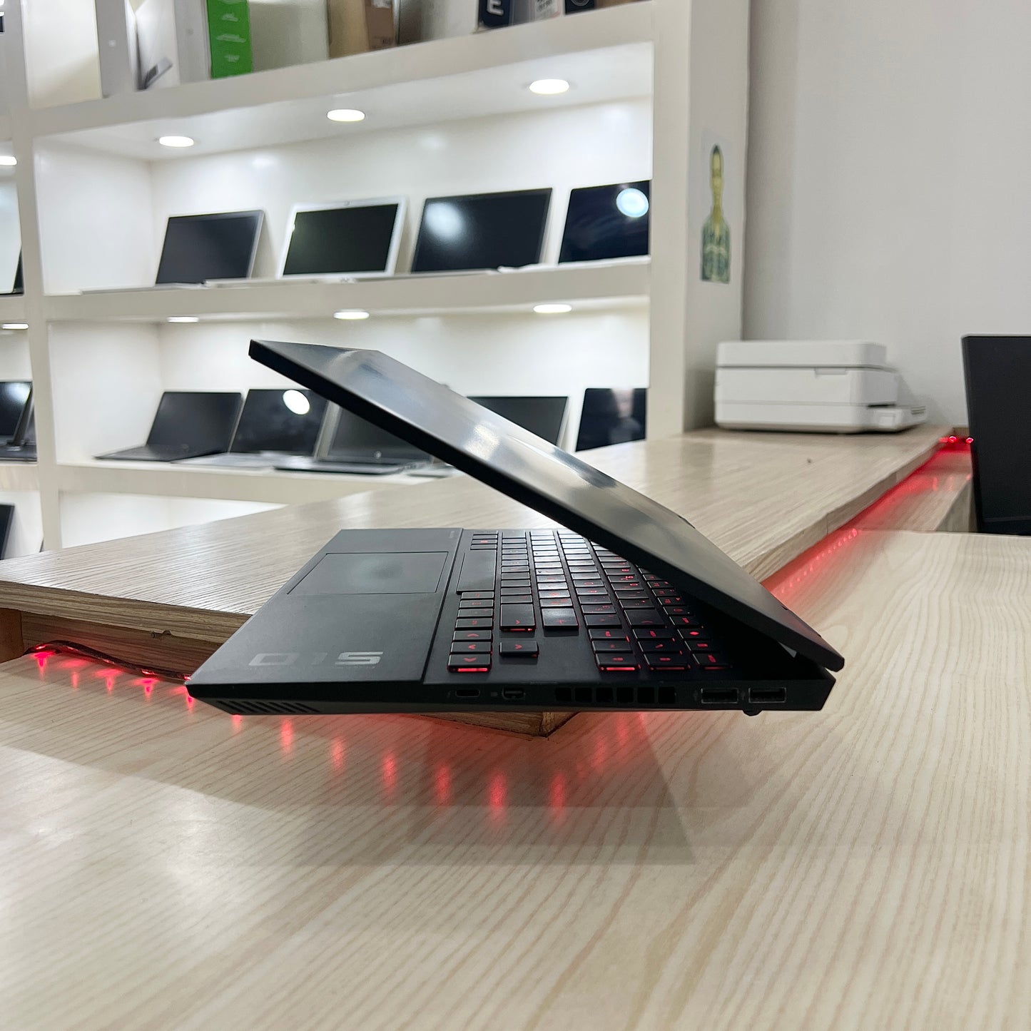 Gamer HP Omen 15-ek0xxx Core i5 10ᵉ Génération, RTX 2060 6Go dédiée, 16Go DDR4,  512Go SSD, 15,6" 144Hz