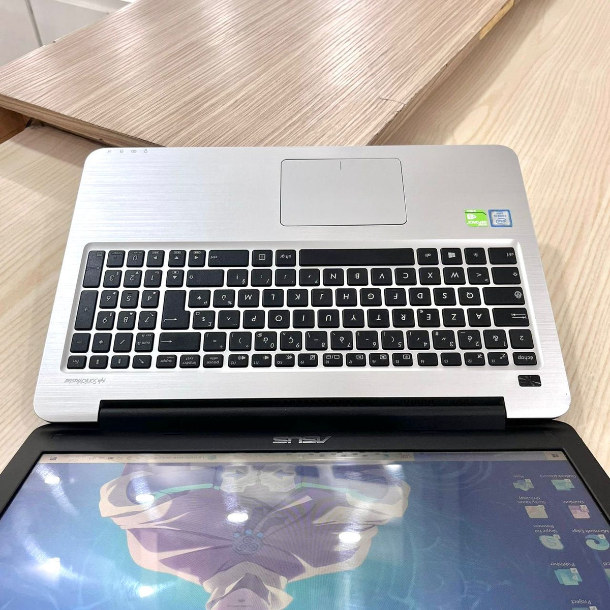 Mini Gamer Asus VivoBook X556UQ- Core i5-6ème - NVIDIA GeForce 940Mx 2Go dédiés - 08Go DDR4 - 250Go SSD- 15,6" FHD