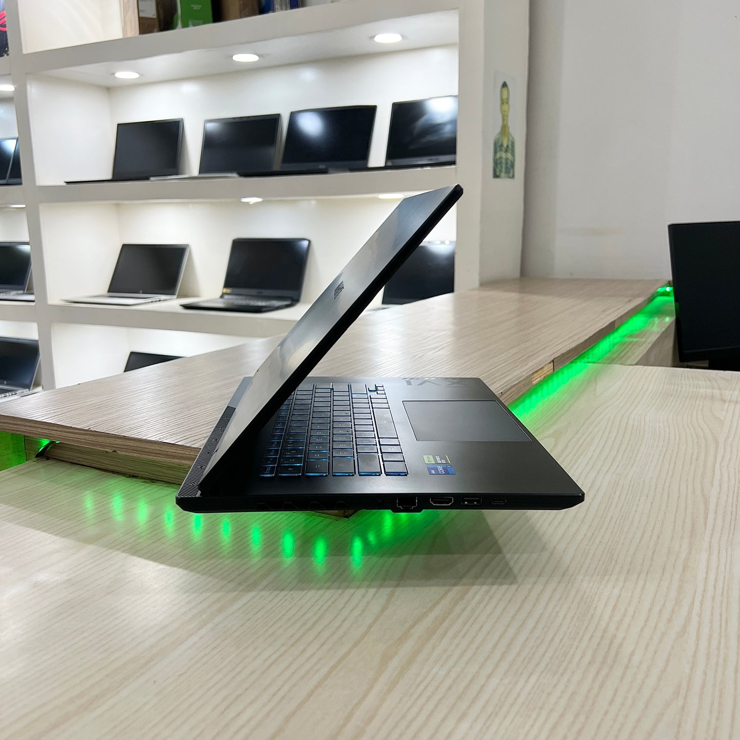 Gamer Gigabyte A16 CVH Core i7-13ème Génération RTX 5060 8Go, 16Go DDR5, 1 Téra SSD, 16" 165Hz