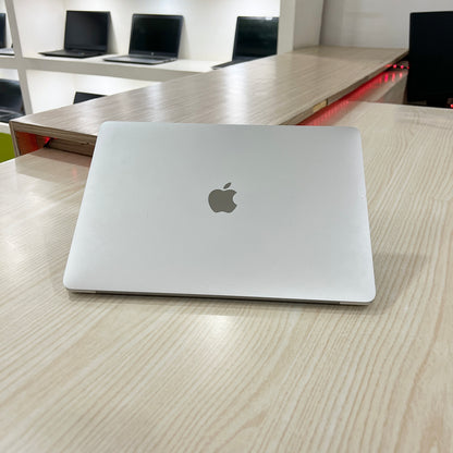 MacBook Pro année 2020 avec Touchbar - Core i5 - 08Go DDR3- 250Go SSD - 13,3" 2K 500 nits + True Tone (Copie)
