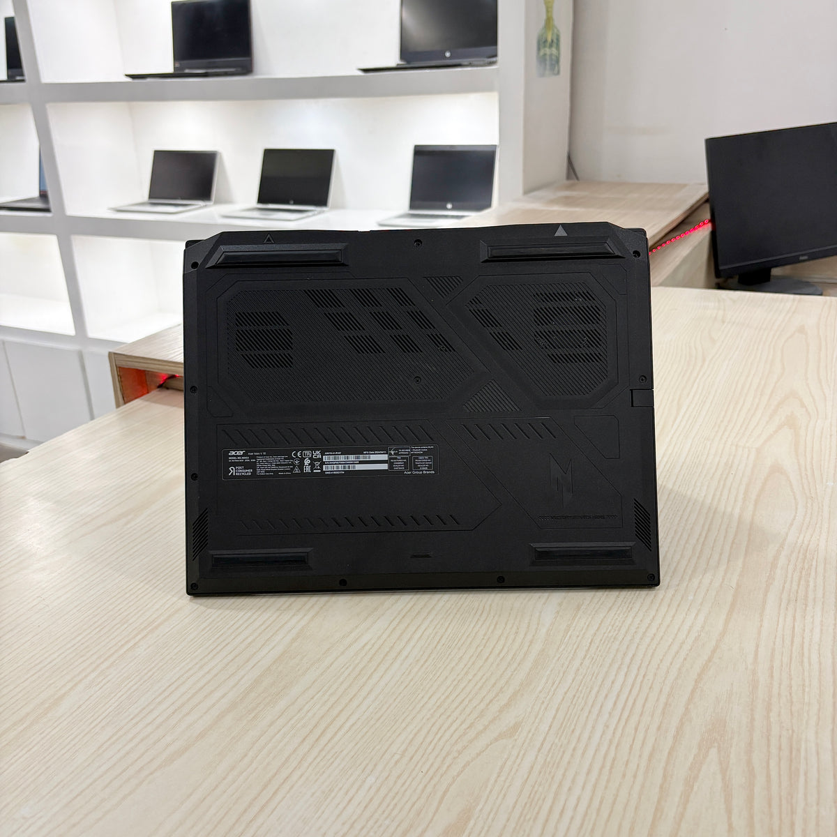 Gamer Acer Nitro V 16 - Amd Ryzen 7 8845HS (Core i7-13ème génération) - NVIDIA GeForce RTX 4060 8Go dédiée - 16Go DDR5 - 1 Téra SSD - 16" FHD 165Hz