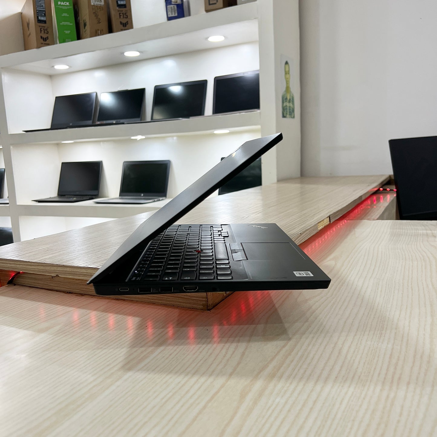 Lenovo ThinkPad E15 - Core i5-10ème génération - 256Go SSD - 08Go DDR4 - 15,6" FHD