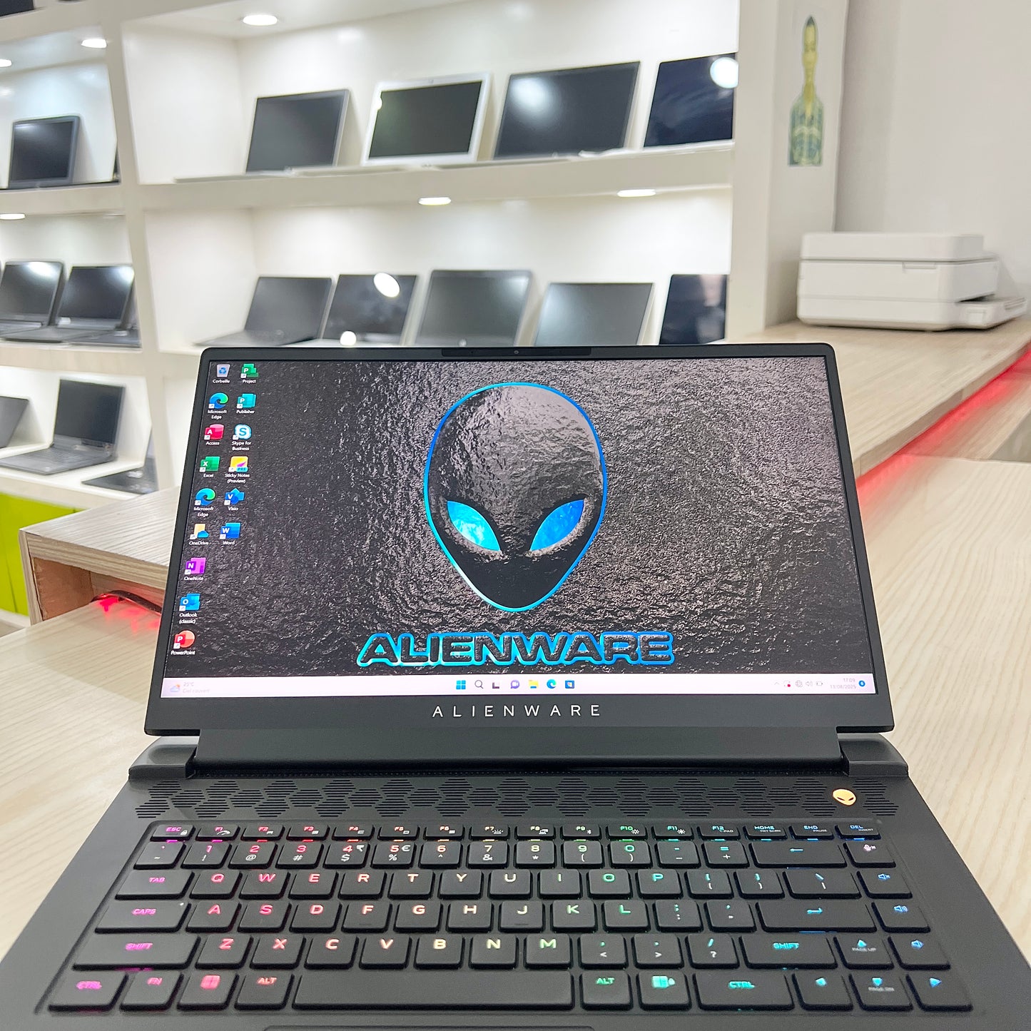 Gamer Alienware M15 R7 - Amd ryzen 7 6800H (Core i7-12ème Génération) - RTX 3060 6Go dédiée - 32Go DDR4 - 2 Téra SSD - 15,6" 240Hz