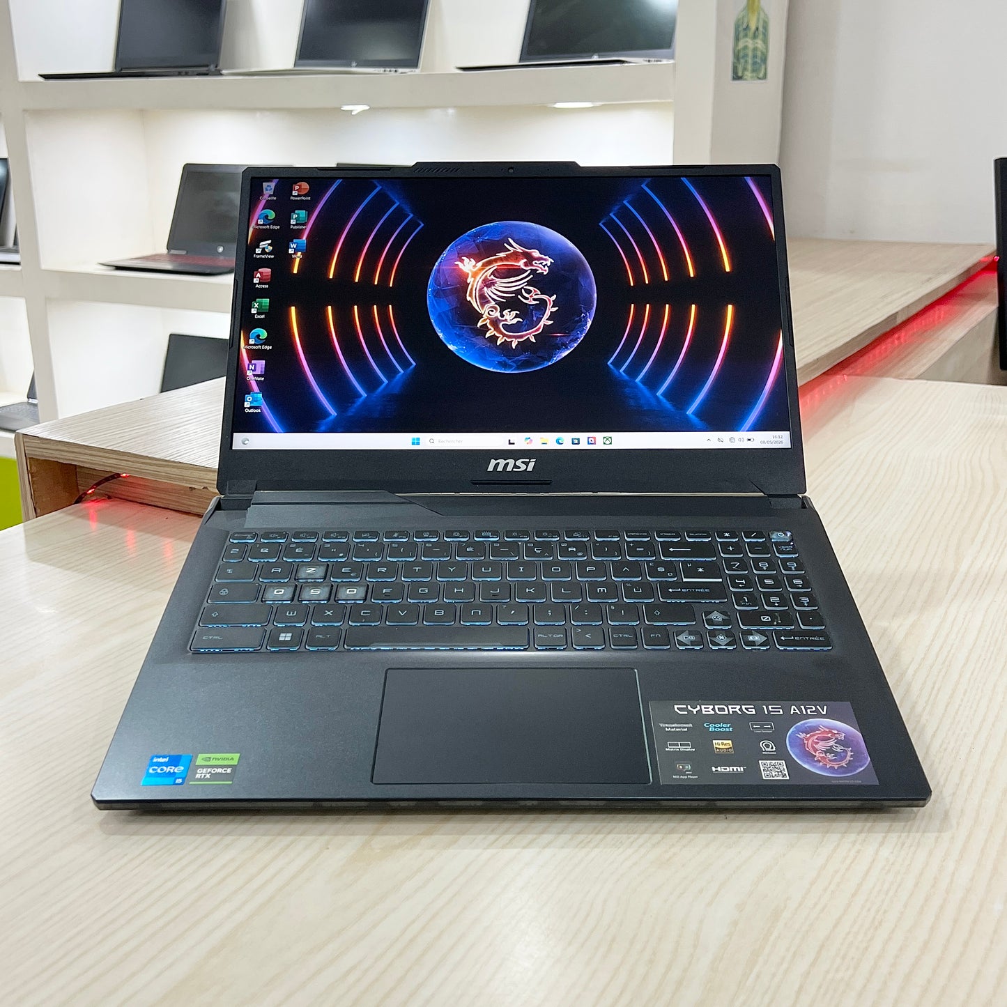 Gamer MSI Cyborg 15 A12VF
-  Core i5-12ème Génération - RTX 4060 8Go dédiée - 16Go DDR5 - 512Go SSD - 15,6"FHD 144Hz